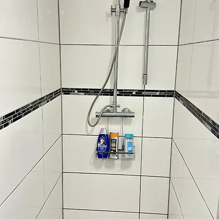 Geraeumiges 2-zimmer In Messenaehe